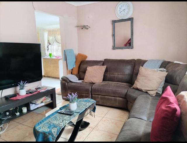 3 BEDROOM HOUSE FOR SALE IN KWAMASHU